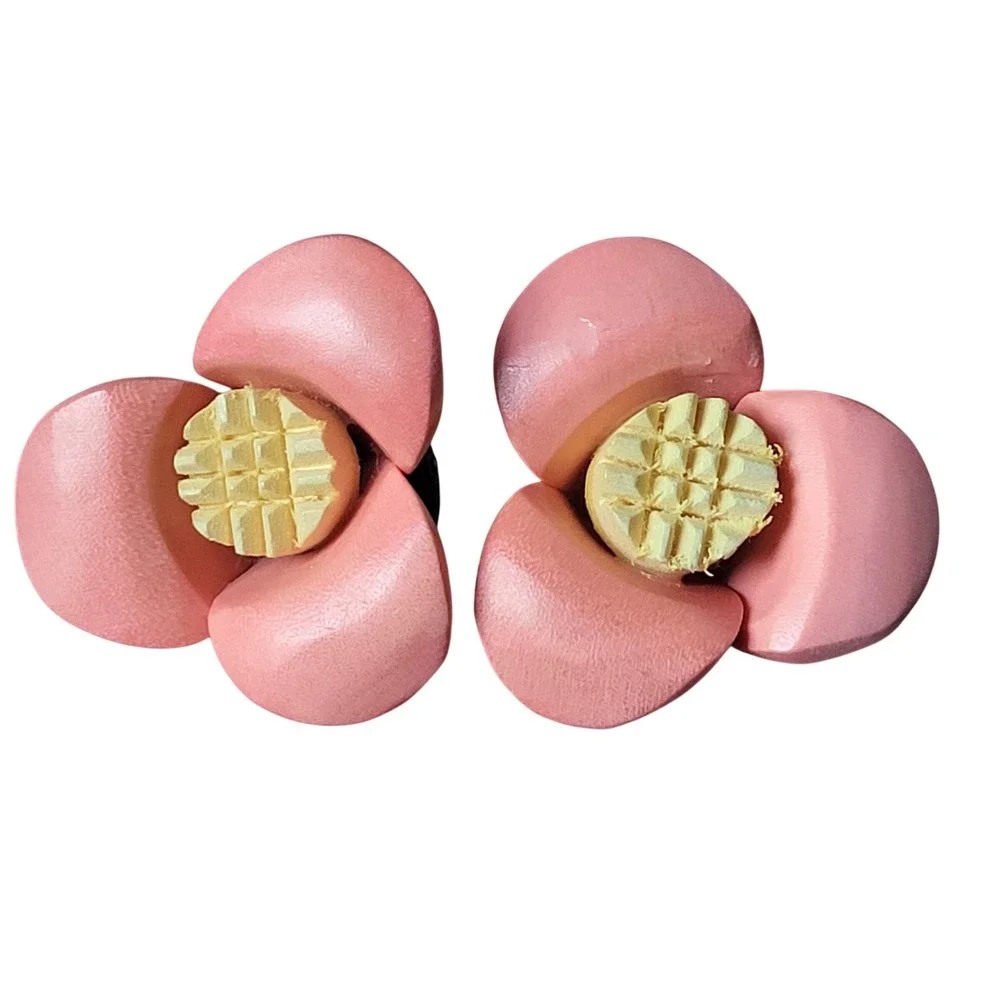 Vintage Carved Wood Flower Clip On Earrings Women OS Pink Blue Retro Cottagecore